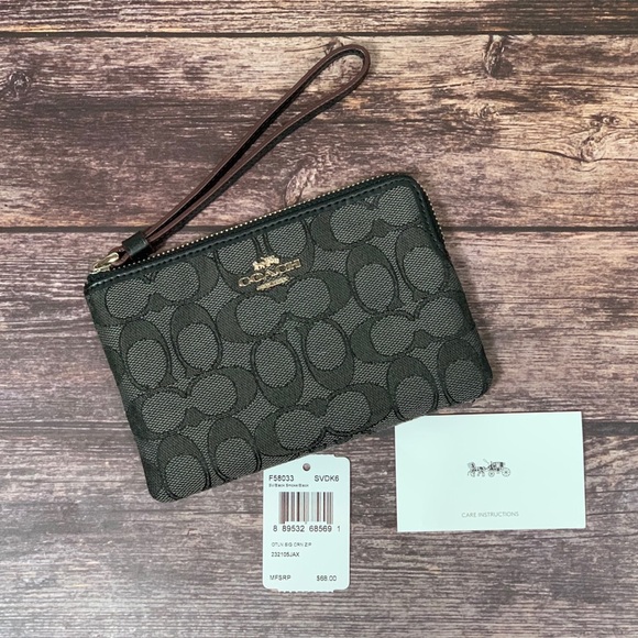 Coach ~ Wristlet in Signature Jacquard - Picture 5 of 6